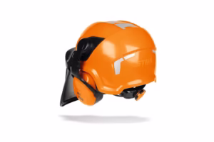 Zdjęcie produktowe pokazujące tył zabawkowego hełmu STIHL dla dzieci, z widocznym pokrętłem do regulacji obwodu i odblaskowymi detalami.