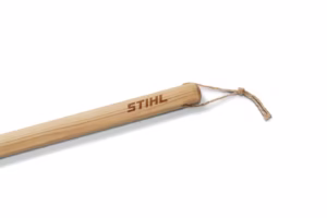 Zestaw ogrodowy STIHL dla dzieci – detal uchwytu z logo STIHL